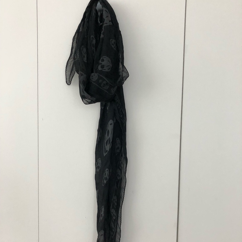 Alexander McQueen Skull-Pattern Scarf Blk & Gray